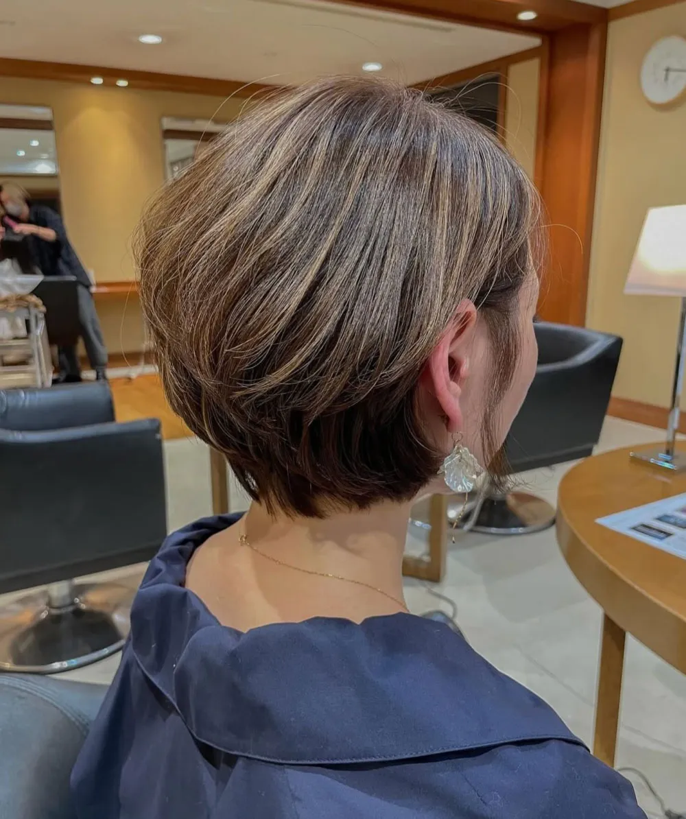 【U style collection🌟】
ハイライト×大人可愛いショート💕

✂️stylist @uhair_ayano 
📍salon @u_hair_motoyama 

U Hair本山店
名古屋市千種区猫が洞通5-30
☎︎052-781-2821

#似合わせカット
#uhair
#名古屋美容室
#千種美容室