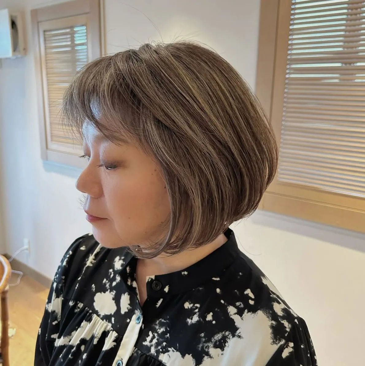 #Repost @uhair_yamato0121 with @use.repost
・・・
お客様一人一人の骨格に合わせた
カットが得意です💇

似合わせカットが得意です💇

骨格、髪質に合わせたカットなので
カットが長持ちします✂️

髪のダメージに配慮した施術しかしません🙋

ツヤが持続します🙋

➰➰➰➰➰➰➰➰➰➰➰➰➰➰

名古屋発！
アルカリによるダメージのある髪でも
かけられる髪質改善中性ストレート🙋‍♀️

髪のうねり、ダメージによるパサつき広がり
トリートメントが長持ちしない髪に！

半年に一度かけるだけでも
お手入れが楽になります🙋‍♀️
一度ご相談ください！

➿➿➿➿➿➿➿➿➿➿➿➿➿➿

白髪ぼかしハイライト🧑‍🦳

白髪が最近増えてきて気になる人🙋

一部分だけ多くて困っている人🙋

白髪染めでずっと暗めで悩んでる人🙋

白髪染めをやめていきたい人🙋

その悩み、全て解決できます！

ぜひ一度ご相談ください⭐️

お客様の『なりたい』　『キレイ』　を
一番大事に寄り添ったカウンセリング
させていただきます！！

絶対キレイにさせていただくので
ぜひ一度お任せ下さい！！

✂︎✂︎✂︎✂︎✂︎✂︎✂︎✂︎✂︎✂︎✂︎✂︎✂︎✂︎✂︎✂︎

cut ¥6050

cut color treatment ¥16170(ロング料金有り)

cut perm ¥14850

髪質改善中性ストレート💁‍♂️
(サロン極上treatment付）¥32000(ロング料金有り)

白髪ぼかしハイライト💁‍♂️
（毛髪架橋成分treatment付）　
¥8000〜（長さ、部分により料金変動あり）

DMからのご予約で初回30％オフ
させていただきます🙆‍♂️

ぜひ一度お任せ下さい！！

#uhair#名古屋美容室#髪質改善#美容師ヤマト