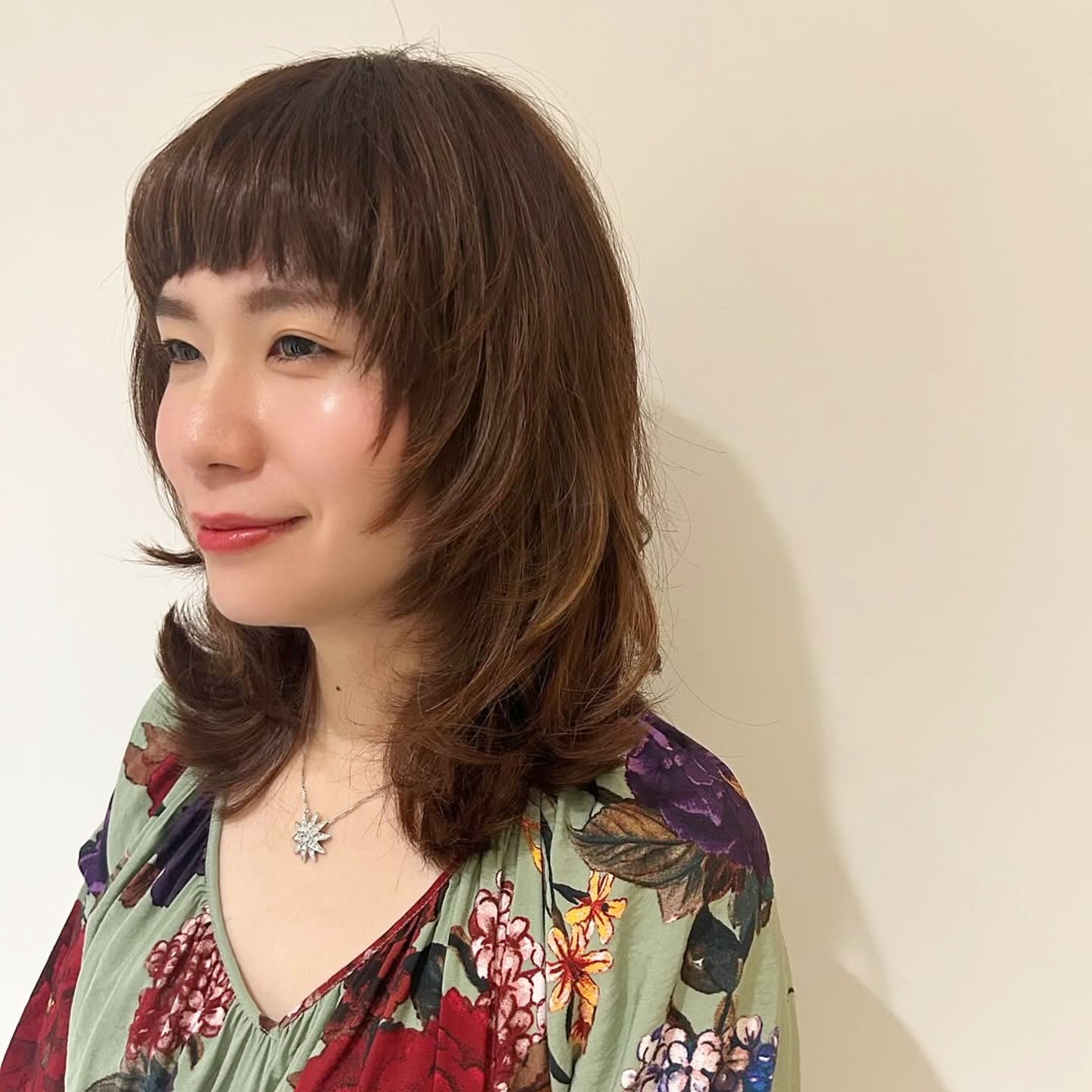 【U style collection🌟】
大人の余裕をまとった"抜け感マッシュウルフ"🙌🐺

cut 田中小百合　@uhair_s_tanaka2002 
styling 澤田ひかる　@uhair_hikaru 
colorlist  本間良　@ryo_color__ 

📍UHair石川橋店 @uhair_ishikawabashi 
名古屋市昭和区上山町2-1-4
TEL：052-831-1721
https://beauty.hotpepper.jp/slnH000370590

📍UHair大高店 @uhairodaka 
名古屋市緑区南大高3-705
TEL：052-626-1011
https://beauty.hotpepper.jp/slnH000370602/

#似合わせカット 
#似合わせカラー
#マッシュウルフ
#大人女性
#緑区美容室
#昭和区美容室 
#名古屋美容室 
#南大高美容室
#石川橋美容室