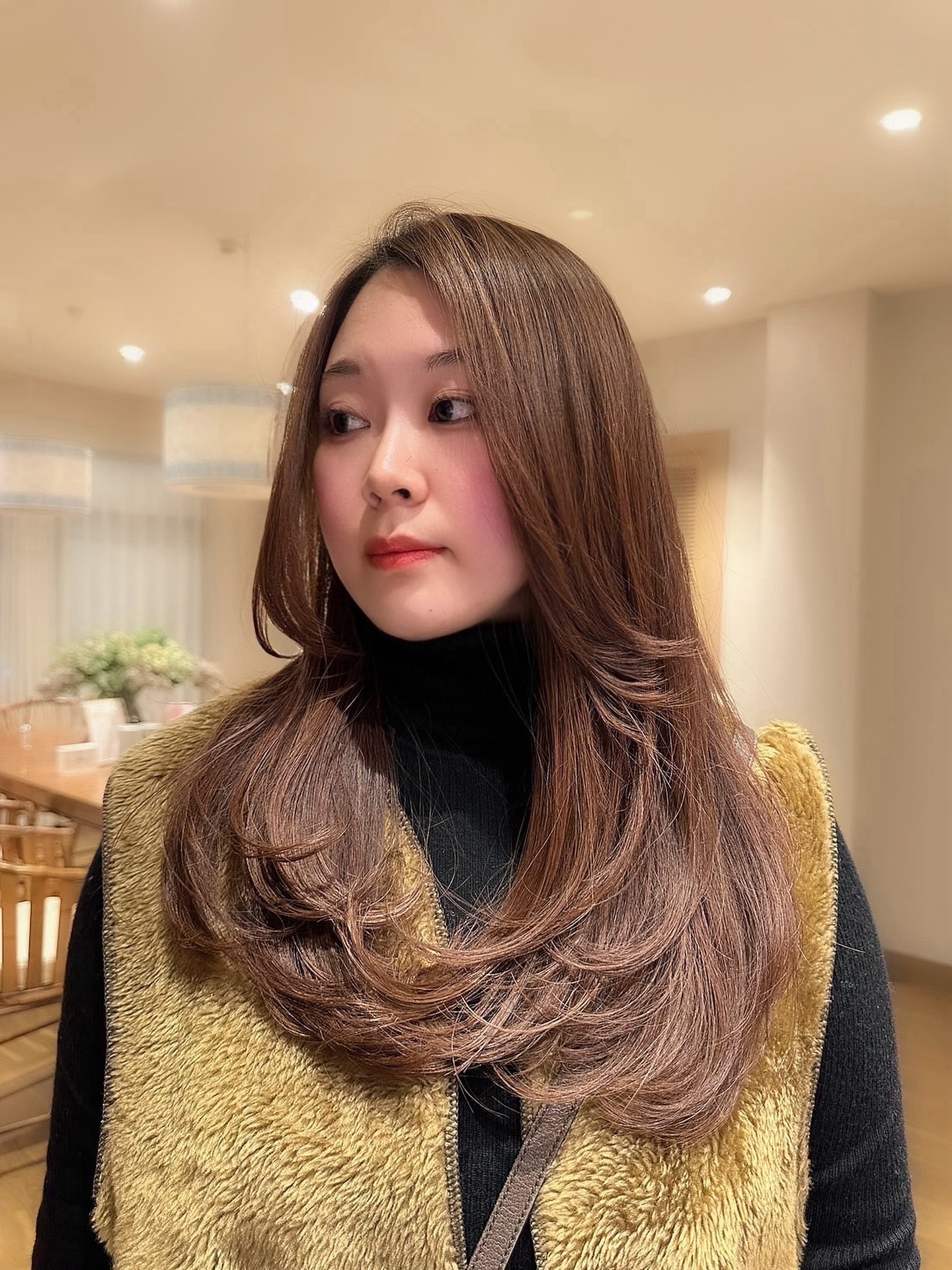 【U style collection🌟】
秋風にゆれる🤎大人のレイヤーロング🎶

stylist 津田幹太　@uhair_kanta 

📍UHair石川橋店 @uhair_ishikawabashi 
名古屋市昭和区上山町2-1-4
TEL：052-831-1721
https://beauty.hotpepper.jp/slnH000370590

#似合わせカット 
#レイヤーカット
#ロングヘア
#似合わせ
#昭和区
#昭和区美容室
#名古屋美容室 
#愛知美容室