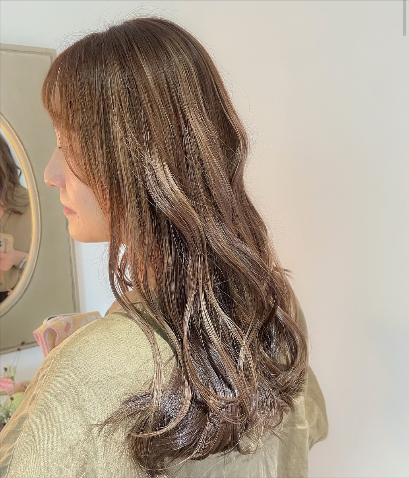 【U style collection🌟】
秋の光を味方に💡
ハイライトで透け感をプラスした柔らかベージュカラー🤎
重くなりがちな秋ヘアも軽やかに🍂

✂️stylist @uhair_ayano 
📍salon @u_hair_motoyama 

\現在デザインカラーキャンペーン中です🩷/
U Hair本山店
名古屋市千種区猫が洞通5-30
☎︎052-781-2821

#ハイライト
#ロング
#ロングヘア
#ベージュ
#uhair
#名古屋美容室
#千種美容室
#本山美容院